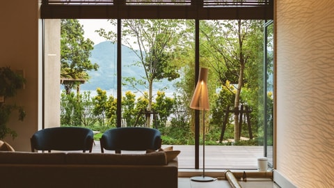 Lobby lounge