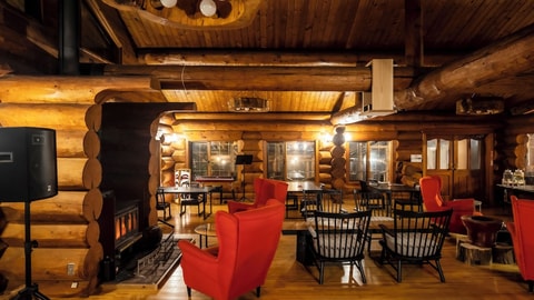 Lobby lounge