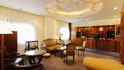 Lobby lounge