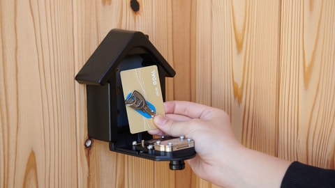 Check-in/check-out kiosk