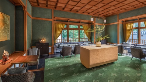 Lobby lounge