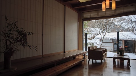 Lobby lounge