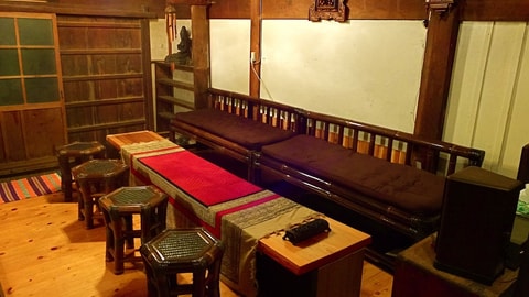 Lobby lounge