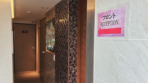 Check-in/check-out kiosk