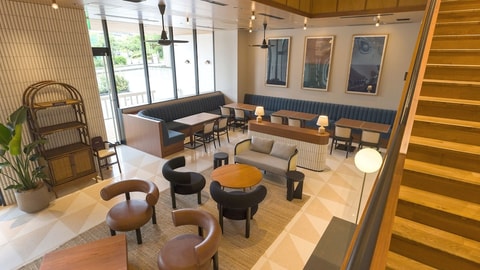 Lobby lounge