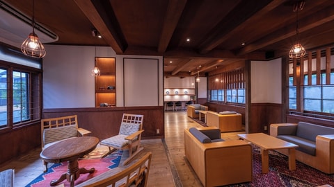 Lobby lounge