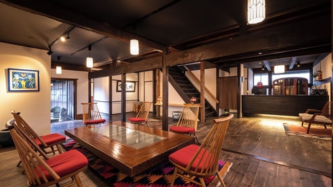 Lobby lounge