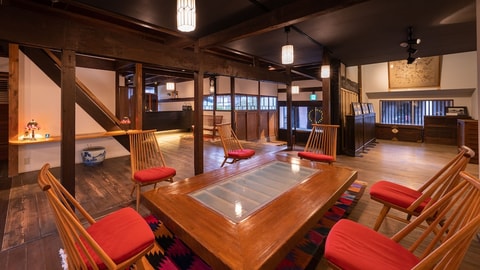 Lobby lounge
