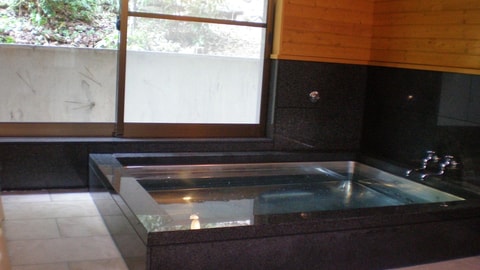 Deep soaking bathtub