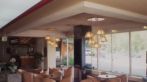 Lobby lounge