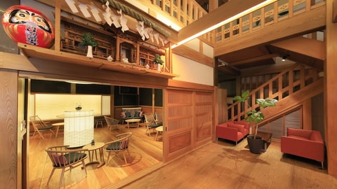 Lobby lounge