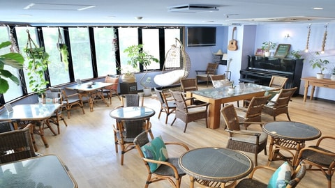 Lobby lounge