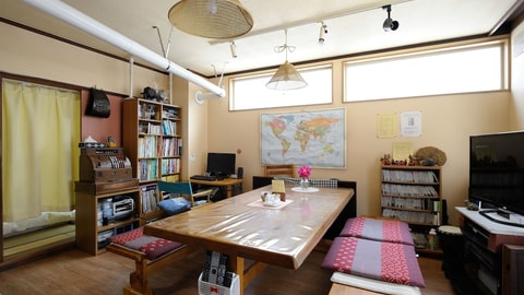 Lobby lounge