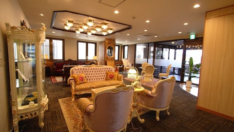 Lobby lounge