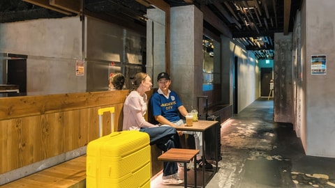 Lobby lounge